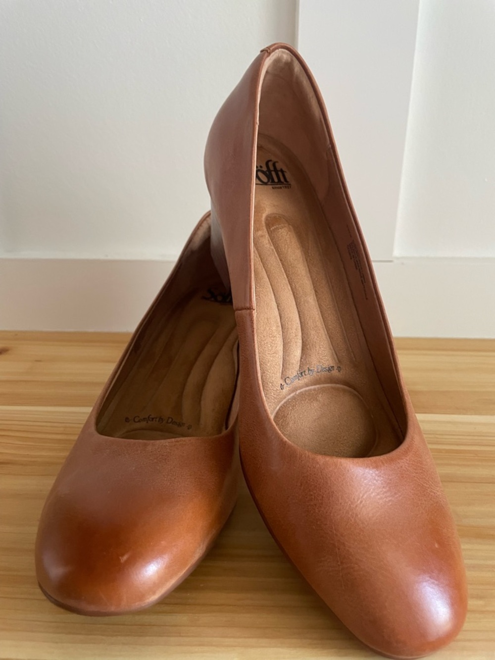 Sofft Women's Tan Leather Round-Toe Pumps